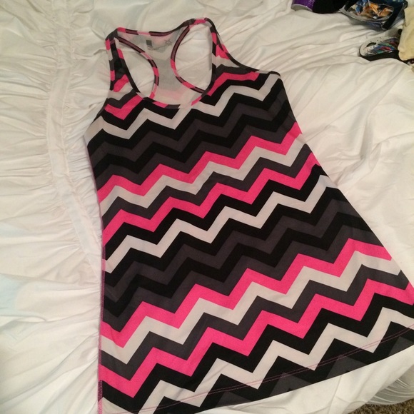 Semi fitted workout tank