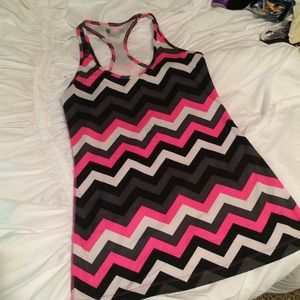 Semi fitted workout tank