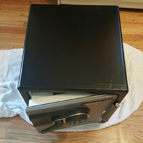 Safe - Picture 2 of 3