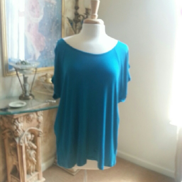 Cold shoulder top. Dress it up with a duster - Picture 1 of 3
