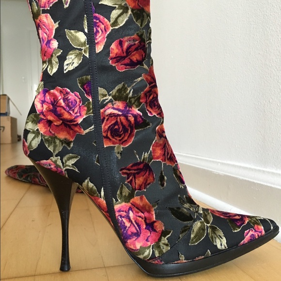 Stunning VELVET Casadei boots! - Picture 2 of 4