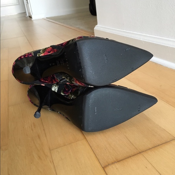 Stunning VELVET Casadei boots! - Picture 3 of 4