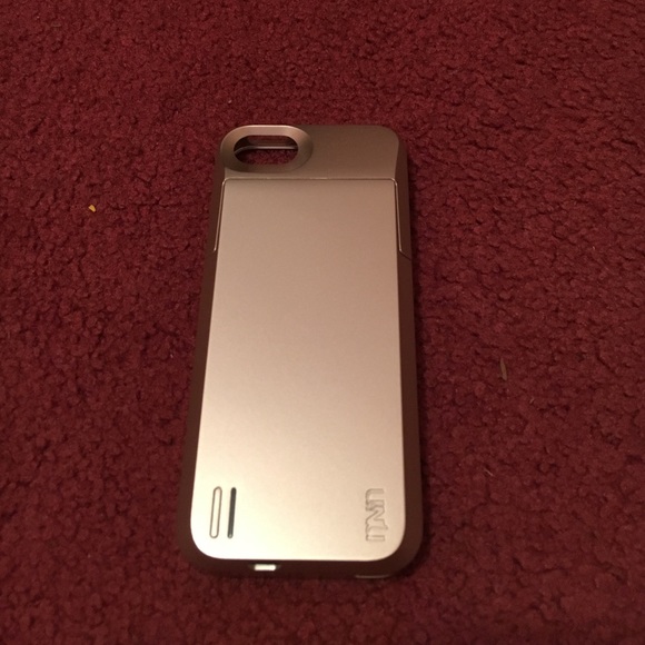 Gold iPhone 5s charging case - Picture 2 of 3