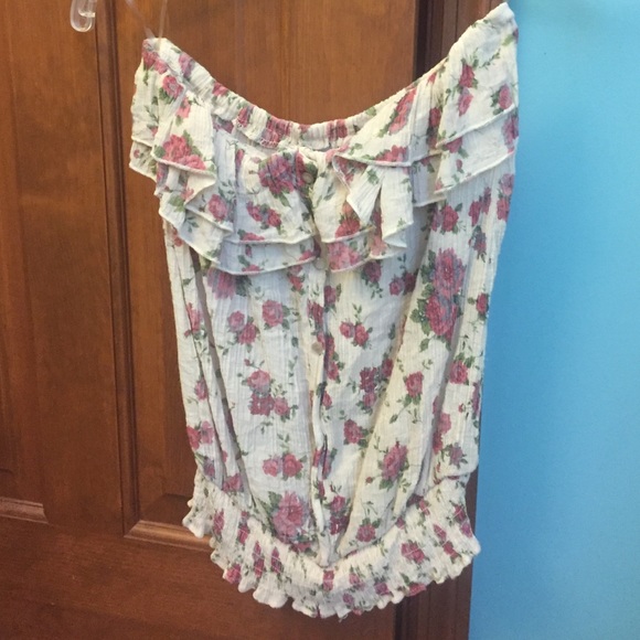 Cute strapless top/crop top!