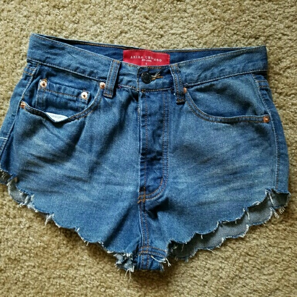 AKIRA  Ruffle cut Cute Jean Shorts!!