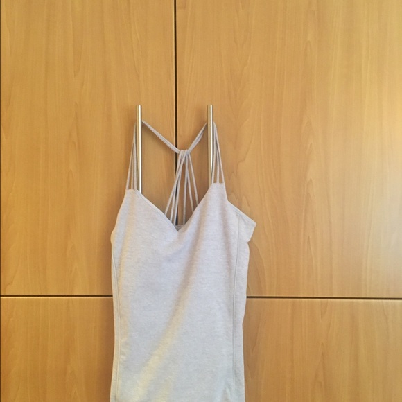 2 Alo yoga tops