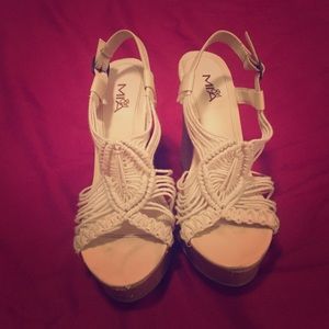 Girl Mia wedge size 7