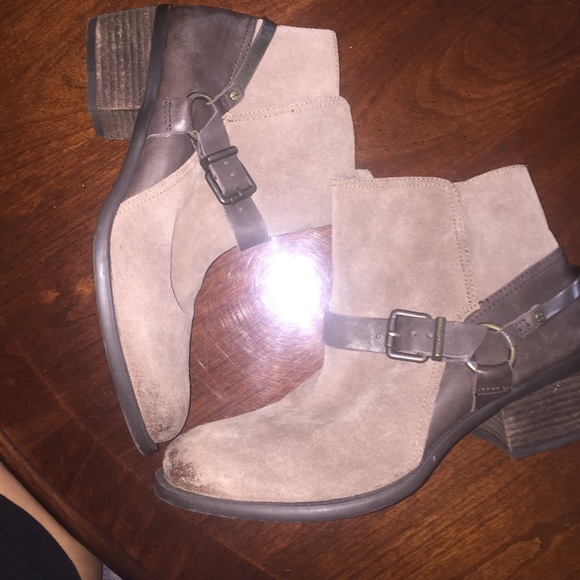 BROWN Vince Camuto booties never worn!