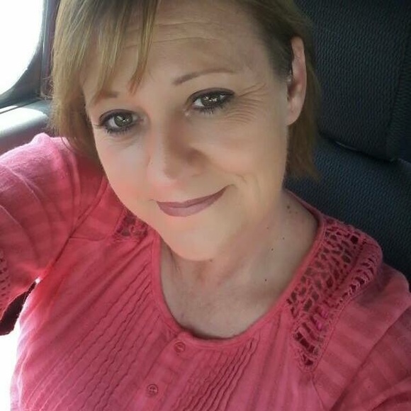 Meet your Posher, Leanne - Picture 1 of 1