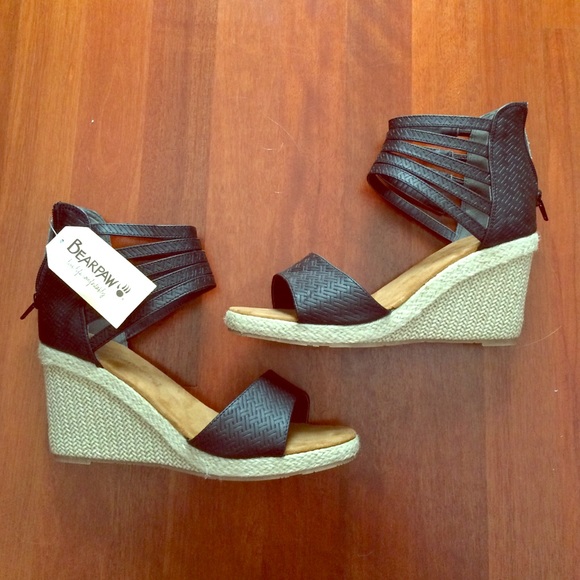 Bear paw calla wedges