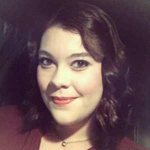 Meet your Posher, Caitlin