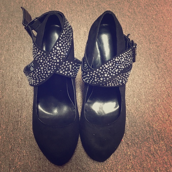 Heels, never worn before size 9