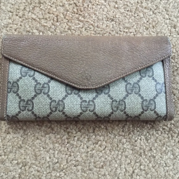 Gucci Handbags - Vintage Gucci wallet