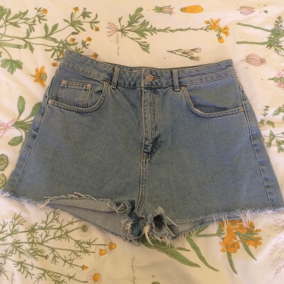 Topshop Moto Mom jean shorts size 10 light wash