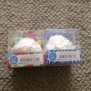 2 fizz and bubble bathbombs