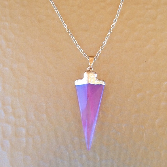 Jewelry - Semi shear pink arrow pendant