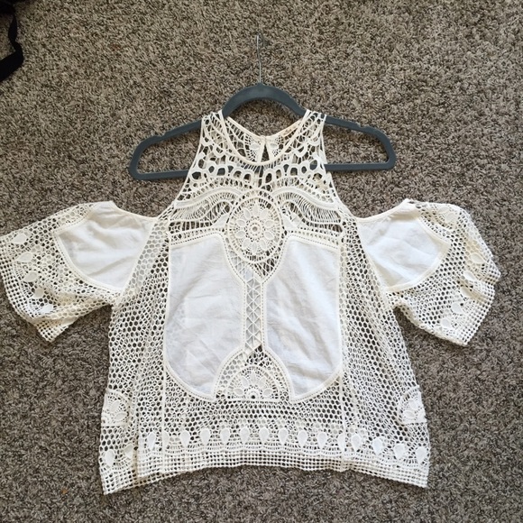 SOLD ❌ Lace open shoulder boho cream top