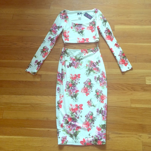 WHITE FLORAL PRINT LONG SLEEVES TWO PIECE SET