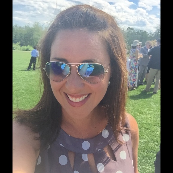 Meet your Posher, Danielle - Picture 2 of 2