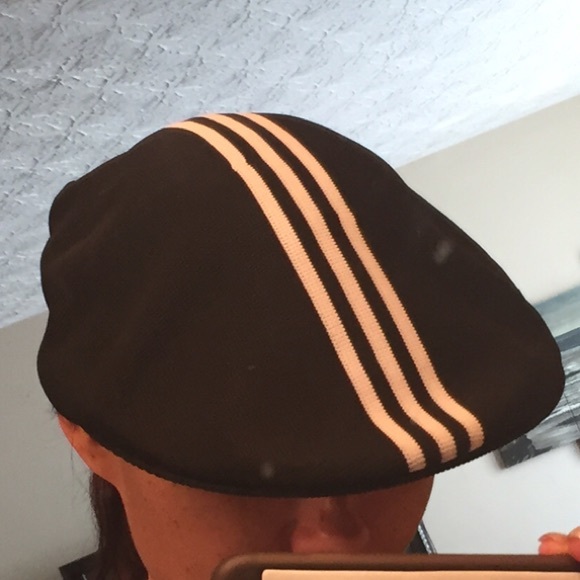 Black paperboy style hat with racing stripe