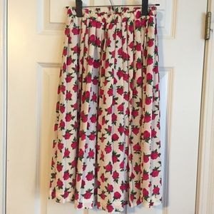 Vintage White and Pink Rose Pleated Midi Skirt 🌹