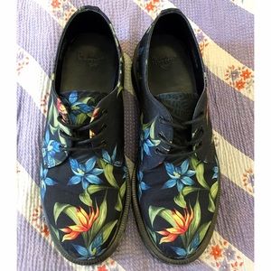 Dr. Martens Lester Shoe - Black Hawaiian Floral