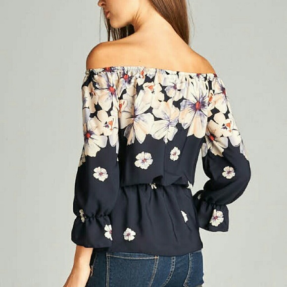 Last One *HP * Off the Shoulder Blouse - Picture 2 of 4
