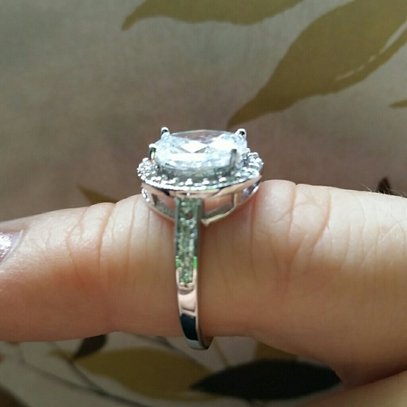 4 ctw carat Oval Simulated Diamond Ring size 6&7 - Picture 2 of 4