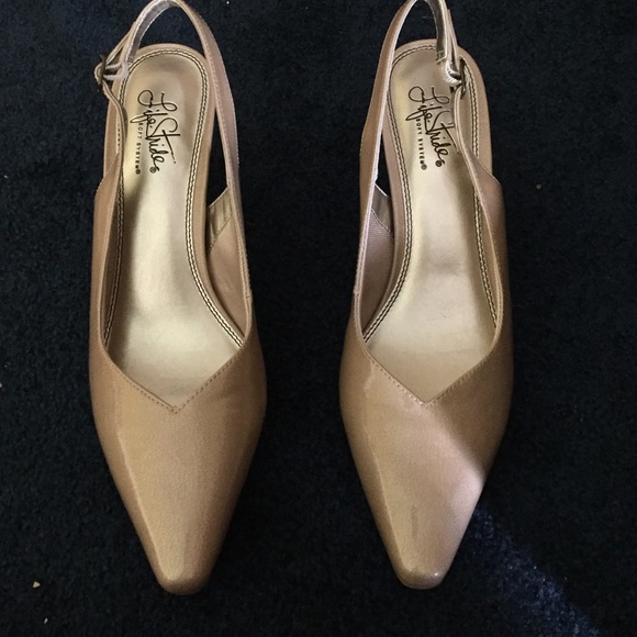 Life stride taupe/gold heels