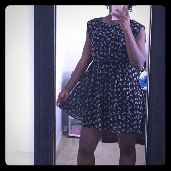 *****SOLD*^**Cute skater dress with bows