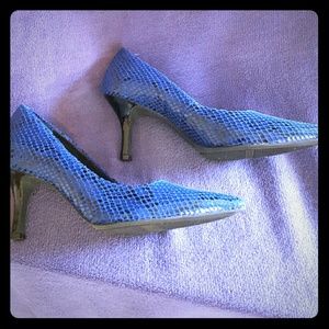 Christian Siriano blue snakeskin pumps