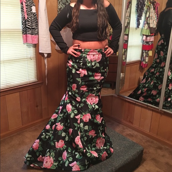 Sherri hill prom dress! - Picture 3 of 4