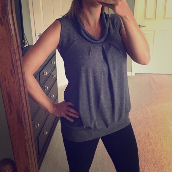 💙 Cowl Neck Sleeveless Shirt 💙