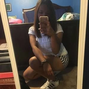 Meet your Posher, Chloe