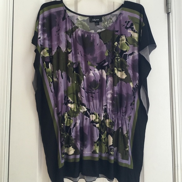 Timeless blouse which can be dressed up or down