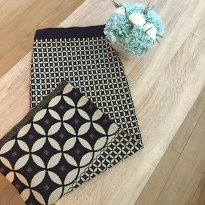 Stretch pencil skirt