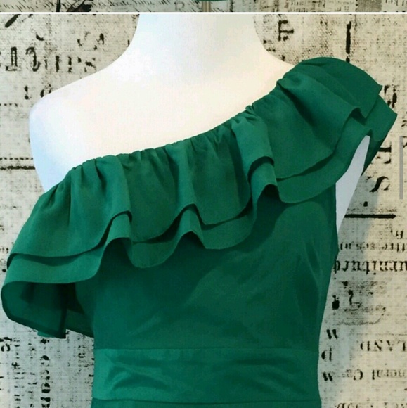 🍏 Elegant Emerald Dress - Picture 3 of 3