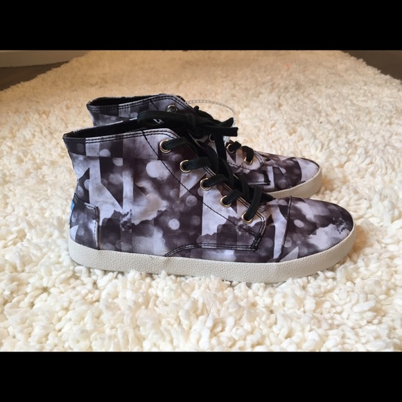 NWT TOMS hi tops satin cloudscape