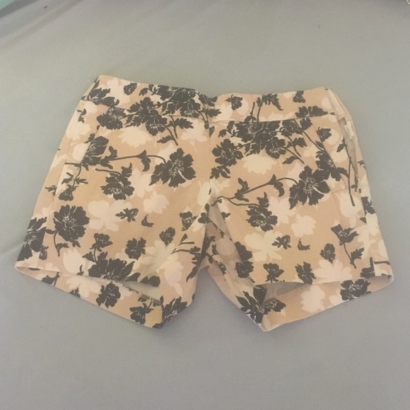 ⭐️J Crew floral shorts!!