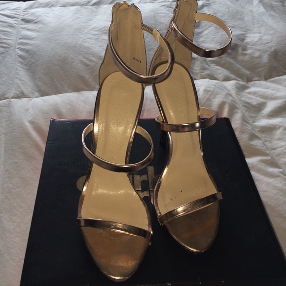 Heels - Picture 3 of 4