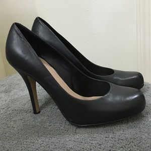 Vince Camuto black pumps