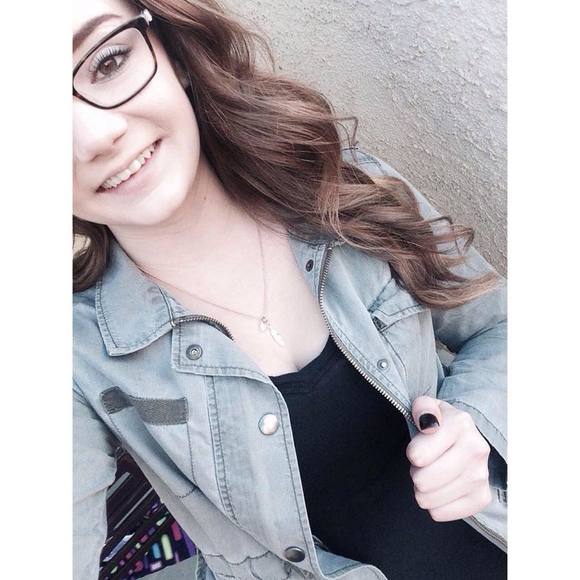 Meet your Posher, Taylor - Picture 1 of 1