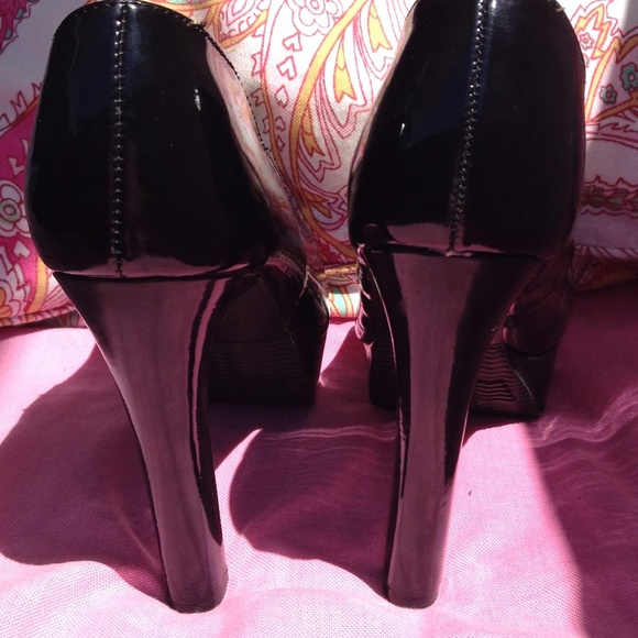 Shiny black heels - Picture 4 of 4