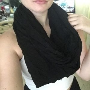 Comfy Black Scarf