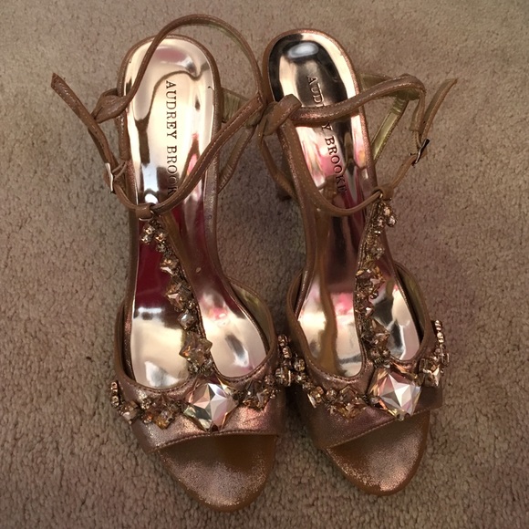 Brand New! Audrey Brooke gold heels size 8.5