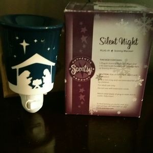 Scentsy "Silent Night" plug in warmer -