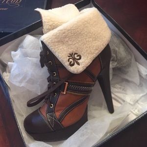 Brand New Dereon boots