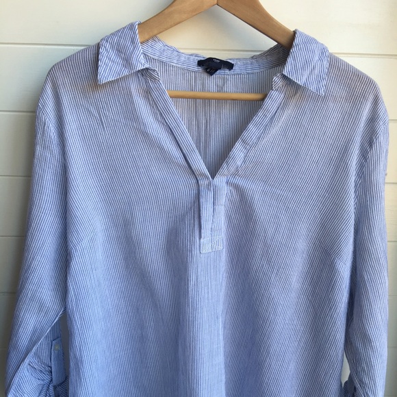 Gap blue and white striped shirt