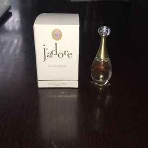 Cristian Dior Jadore perfume