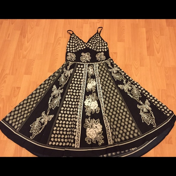 NWT Fun and Flowy summer dress... Free shipping